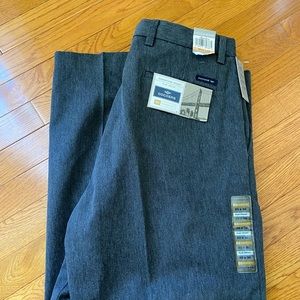Men’s Classic Fit Gray Pleated Dockers Pants 33x32